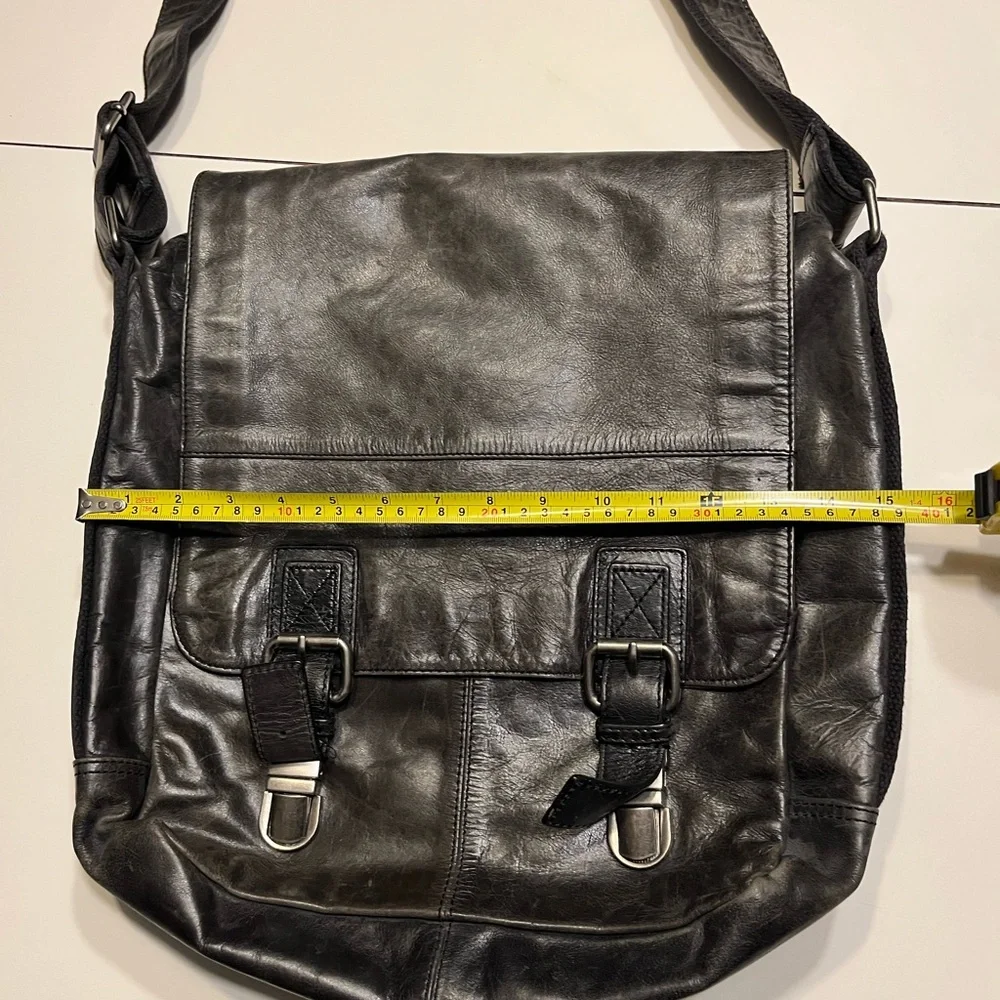 Fossil Brand large leather messenger bag